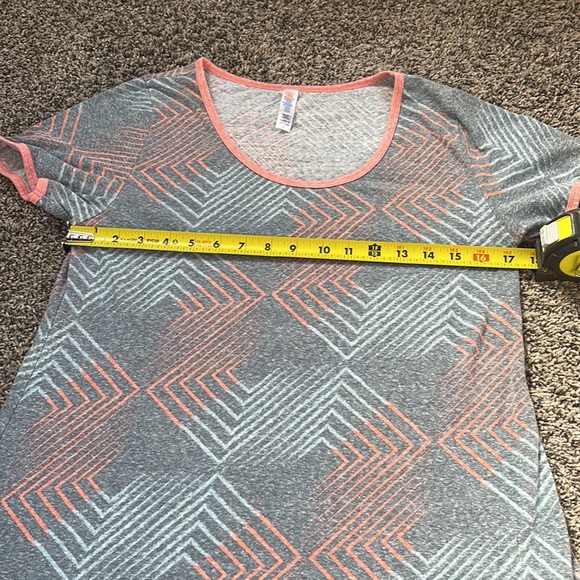 Womens LuLaRoe shirt size small - Picture 3 of 13